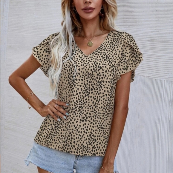Leopard Print V-neck Petal Sleeve Top. SIZE SMALL. NWOT - Picture 3 of 7